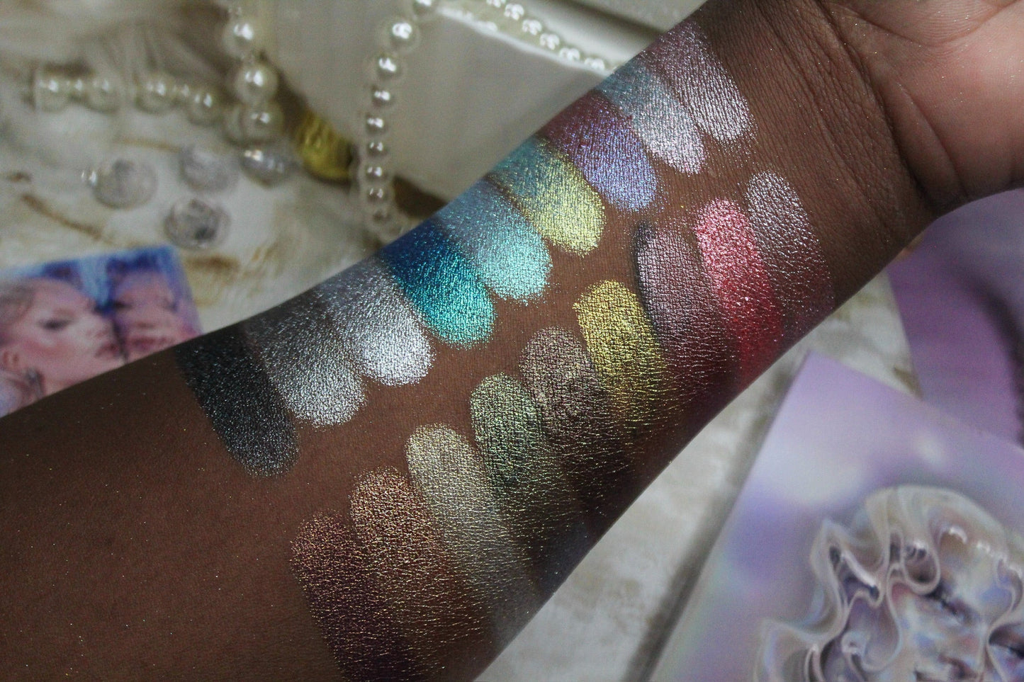 Ellis V2 : the GARDEN OF STARS : 18 Pan Shimmer Eye & Face Palette